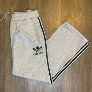 Adidas Gray Sweatpants Size Large Waist 33 with customizable cuffs
